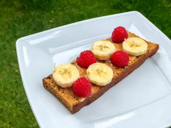 Spice bread with peanut butter, banana and raspberries