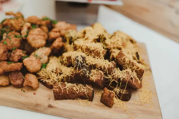 Spicy rye crackers With Garlic Sauce Mayonnaise Snacks