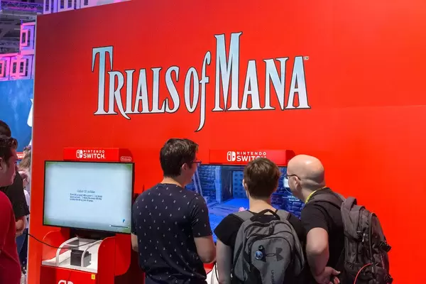 Spielefans auf der Gamescom testen Trials of Mana auf der Nintendo Switch