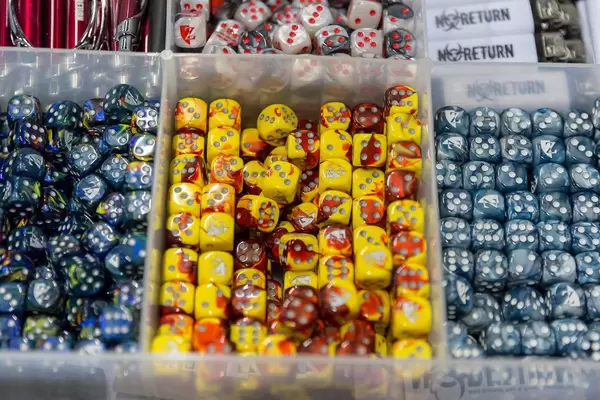 Spielwürfel verschiedener Farben