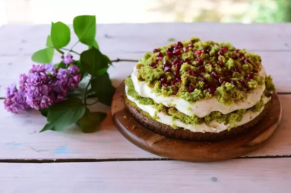 Spinach cake with whipped cream