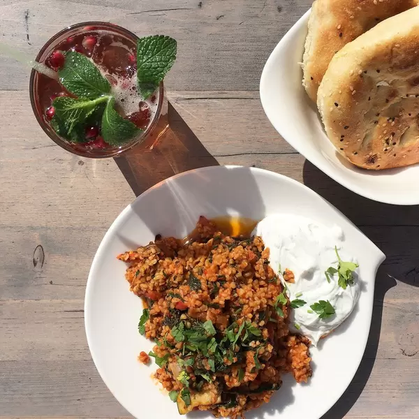 Spinat-Bulgur mit türkischer Granatapfellimonade im Boname Köln