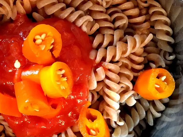 Spirelli Pasta Arrabbiata mit frischem Chili