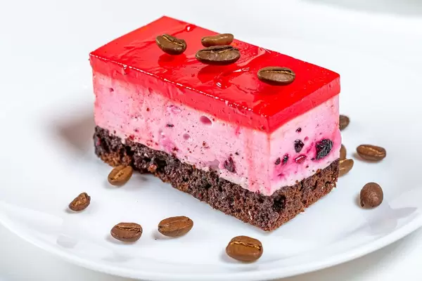 Sponge cream cake with red marmalade and coffee grains (Flip 2019)