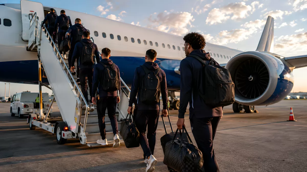 Sportmannschaft besteigt Flugzeug auf dem Rollfeld