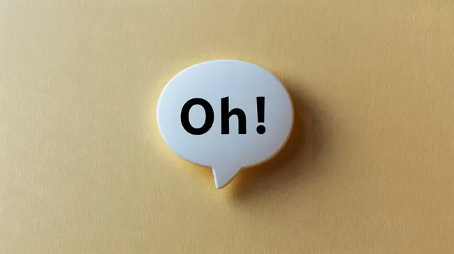 Sprechblase mit Wort 'Oh' auf gelbem Hintergrund