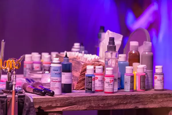 Sprühpistolen und Farben für Airbrush-Tattoos