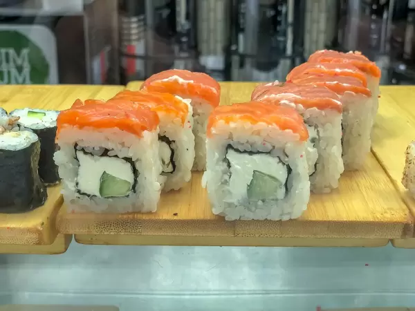 Square maki sushi hybrid