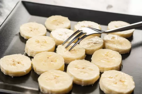 Square plate with Sliced Banana