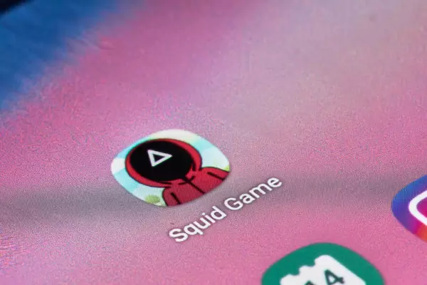Squid game android game icon on mobile phone homescreen