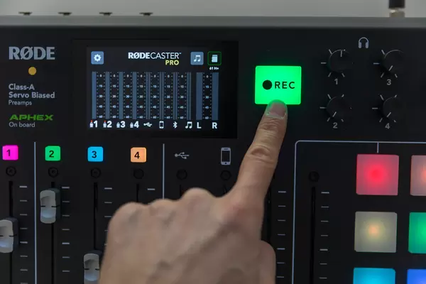 Starting recording with the RØDECaster Pro professional podcast-studio