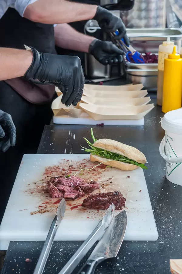 Steakschmiede: Flap Meat mit Ruccola