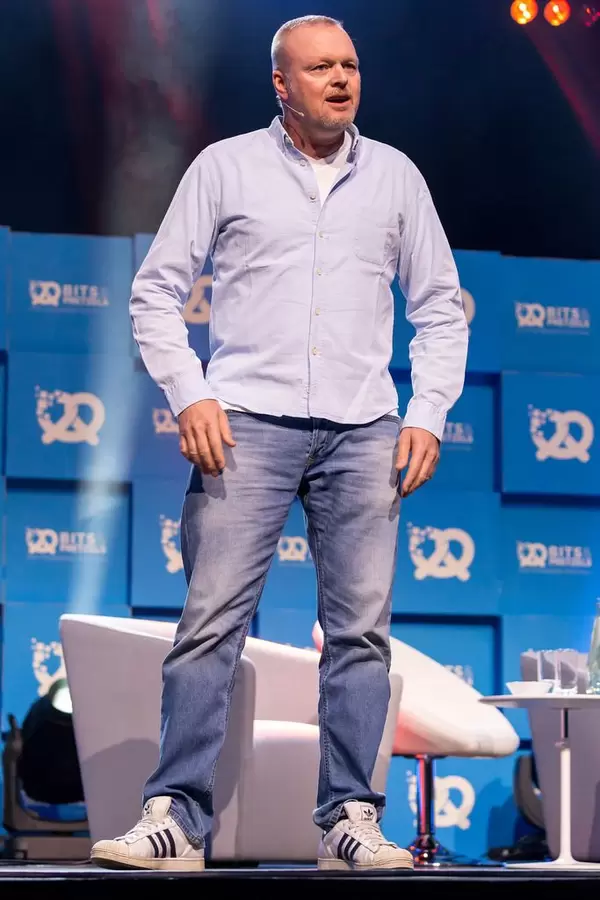 Stefan Raab präsentiert den "Schuh-Trick"