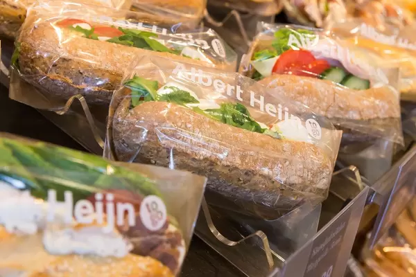 Steinofenbrötchen: Schinken-Käse, Huhn Pesto, Omelette, Mozzarella-Tomate