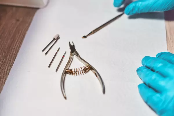 Sterilization of manicure tools