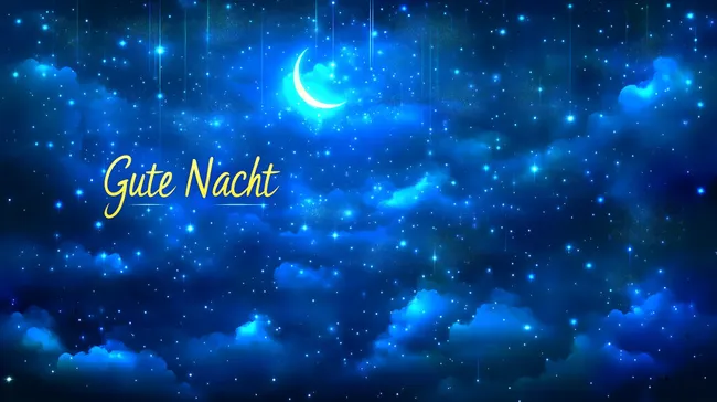 Sternenklarer Nachthimmel mit Halbmond und Wolken