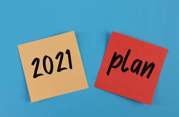Sticky notes with 2021 Plan text on blue background