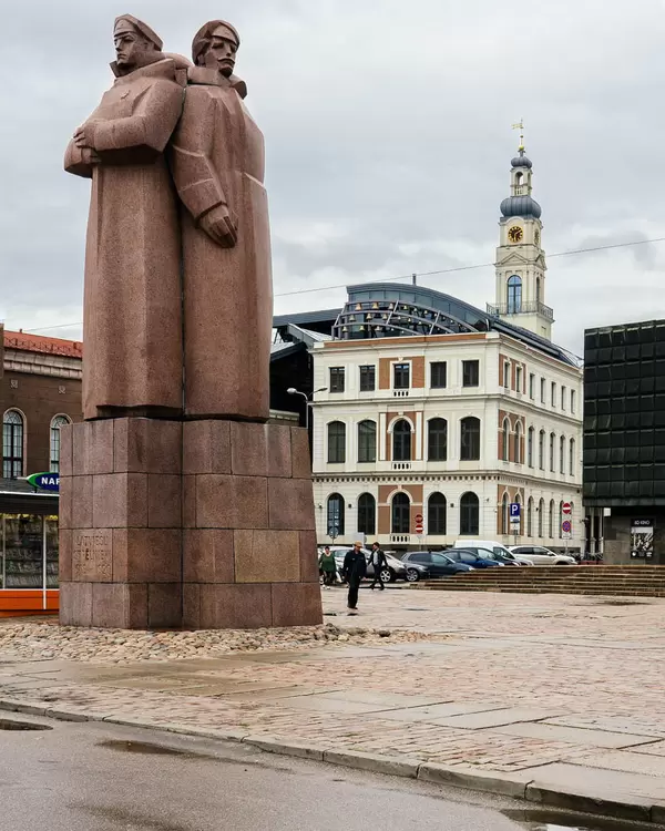 Stone monument in Riga / Steindenkmal in Riga