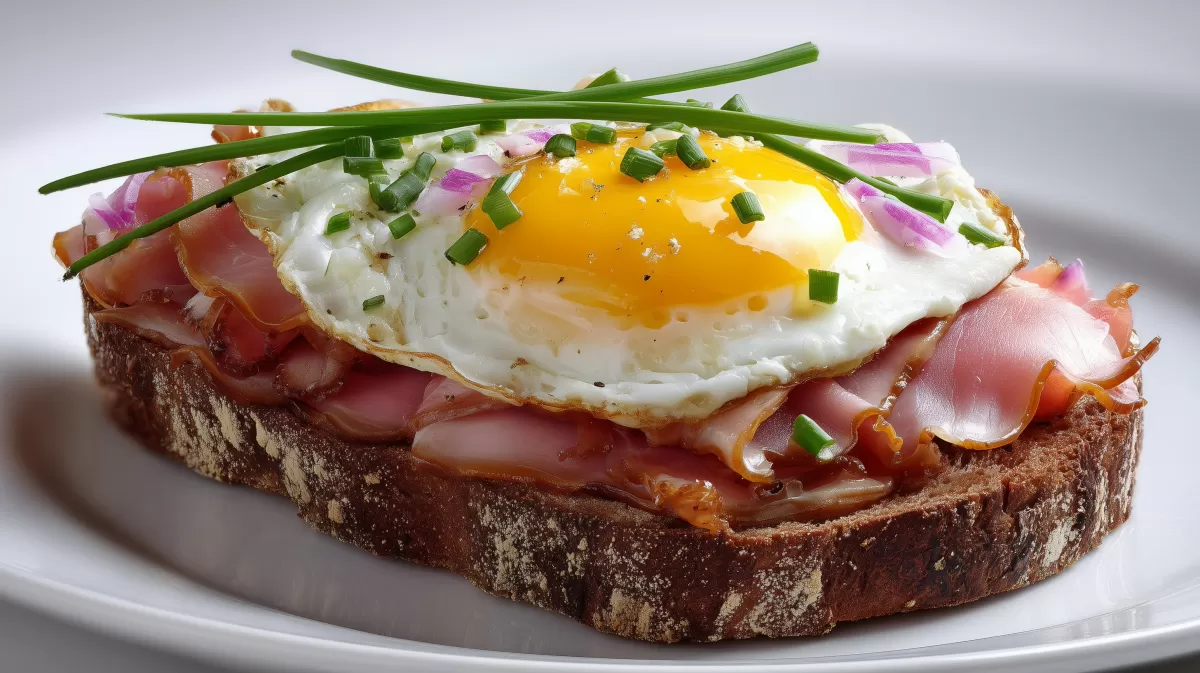 Strammer Max mit Spiegelei auf Roggenbrot