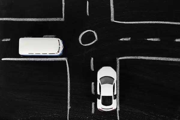 Straßenkreuzung mit Kreisverkehr