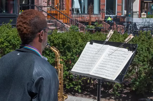 Straßenmusiker auf der Newberry Street in Boston
