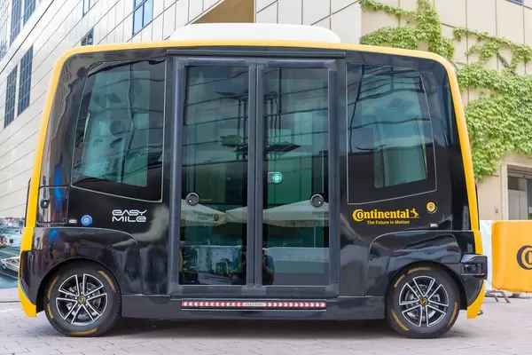Straßenverkehr der Zukunft: Autonomes und vernetztes Fahren mit dem EasyMile Bus