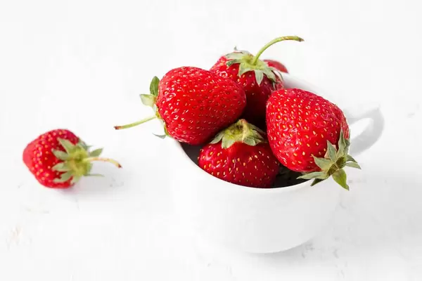 Strawberries in a cup / Erdbeeren