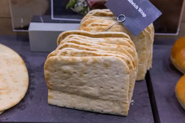 Street food basics: healthy sandwich wraps without filling