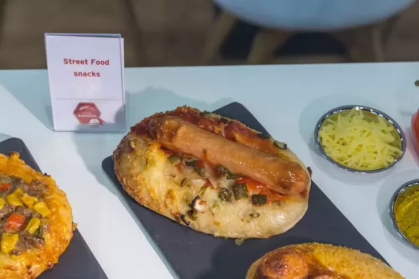 Street Food Snacks from the bakery: Pizzateilchen mit Würstchen und Kräutern