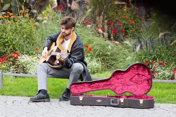 Street musician playing in a park in Munich