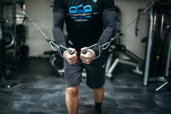 Stretching two springs on a cross machine