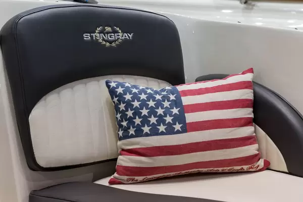 Stringray mit USA-Kissen