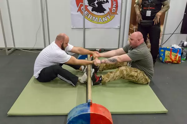Strongman beim Kräftemessen - FIBO Köln 2018
