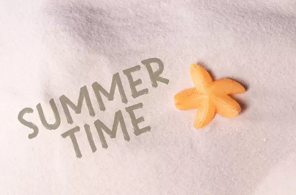 Summer time text on the sandy beach