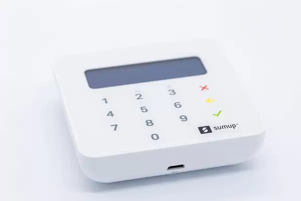 SumUp Air Kartenterminal für die Annahme von kontaktlosen und Kartenzahlungen mit dem Smartphone