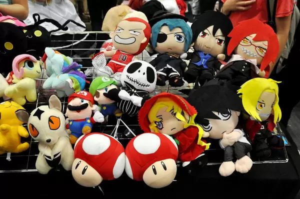 Super Mario, Toad & Co aus Plüsch