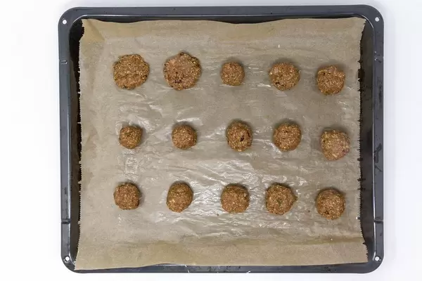 Superfood Bakery - Glow Makers Cookies Teig auf Backblech mit Backpapier