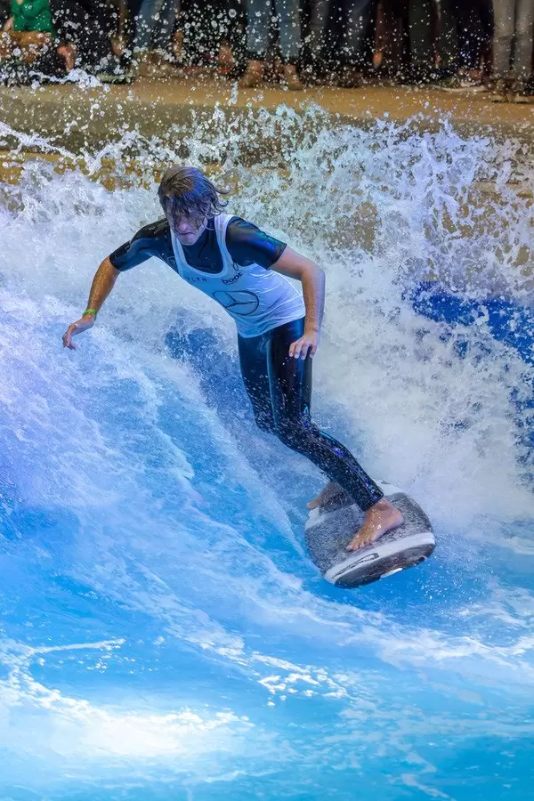 Surfing im Surfpool von Citywave bei der Boot Düsseldorf 2018