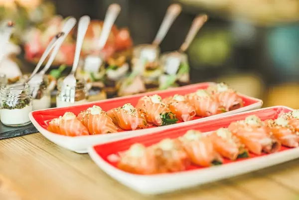 Sushi Rolls With Salmon and Cream (Flip 2019)