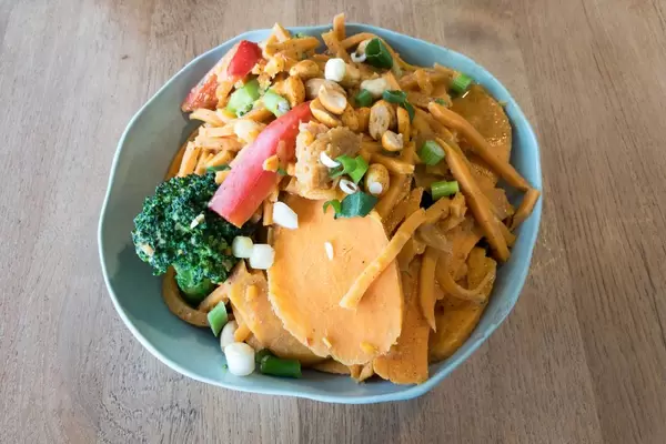 SÜSSKARTOFFEL NUDEL BOWL