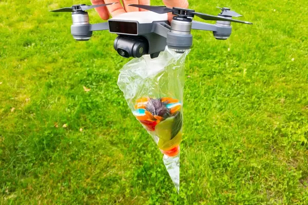 Süßigkeiten-Lieferung per Drohne (fast wie Amazon Prime Air)