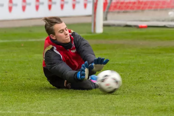 Sven Müller bei Torwartparade im Training