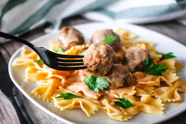 Swedisch Meatballs with Pasta and Gravy