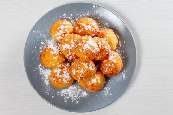 Sweet balls deep fried sprinkled with powdered sugar (Flip 2019)
