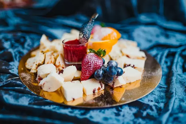 Sweet Cheese Asorti With Strawberrie, Sauce and Blueberries