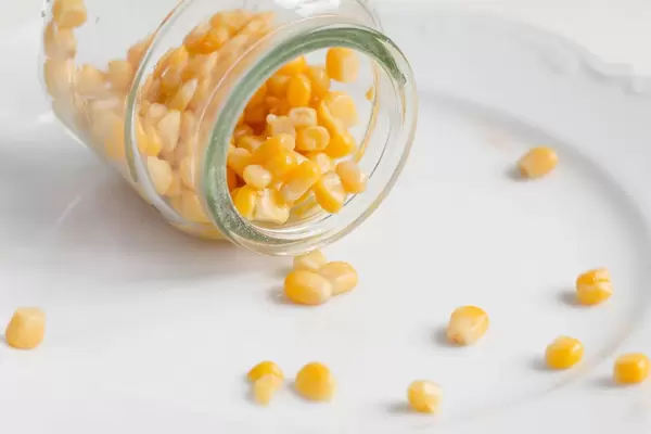 Sweet corn in glass jar / Mais