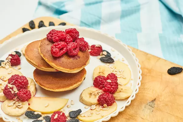 Sweet pancakes with delicious berries and banana slices