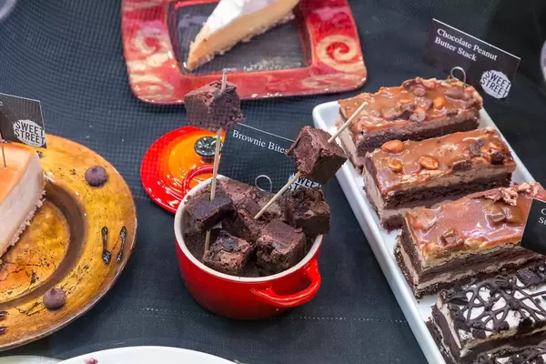 Sweet Street - Brownie Bites und Chocolate Peanut Butter Kuchen