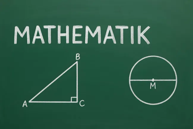Tafelbild Geometrie und Mathematik - Lernmaterial für Schule