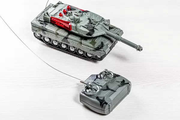 Tank toys with antenna and remote